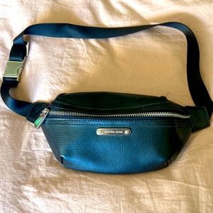 Michael Kors Fanny pack leather excellent condition